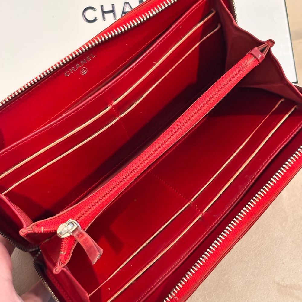 CHANEL Classic Red Quilted Patent Leather ‘Brilliant’ Zippy Long Wallet W/ Box - Picture 11 of 16